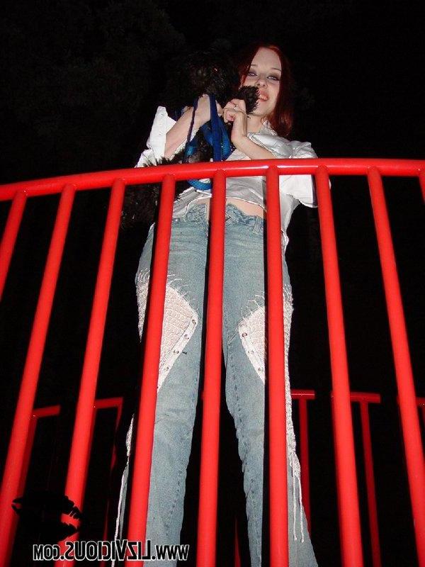 16P Liz Vicious flashing outside
