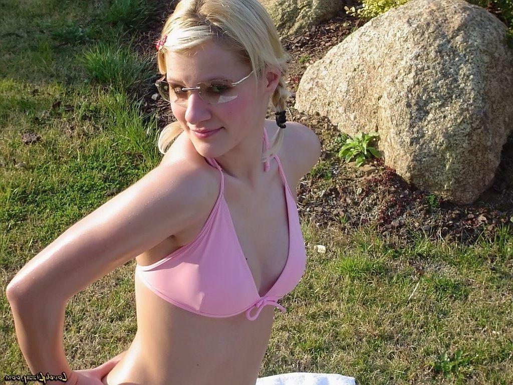20P Pictures of teen nympho Lovely Lizzy flaunting her hot fuckability