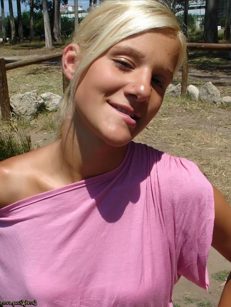 20P Pictures of Lovely Lizzy showing off her sexy long legs