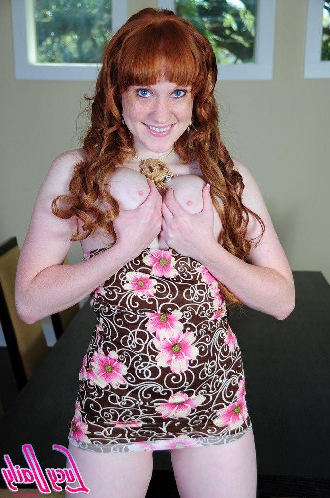 20P Pictures of Lucy Daily spreading her legs for your cock