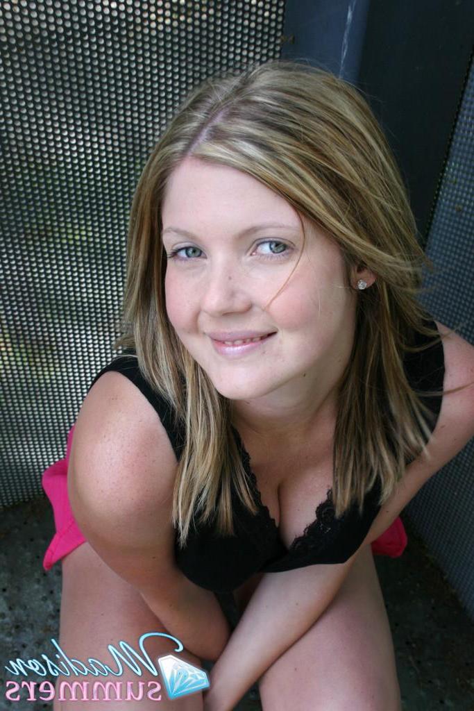 20P Pictures of teen cutie Madison Summers showing you what's up her skirt