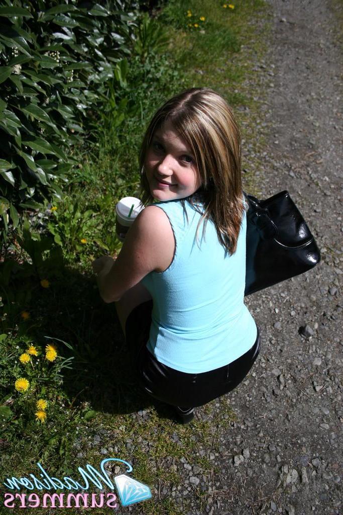 20P Pictures of teen Madison Summers flashing outside