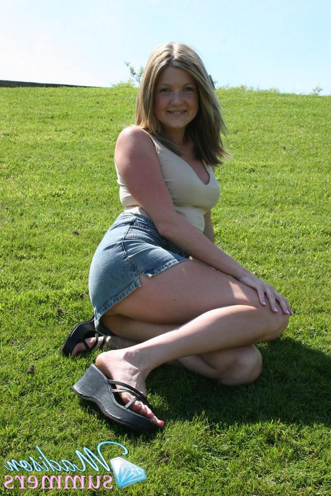 20P Pictures of teen Madison Summers having some fun in the sun