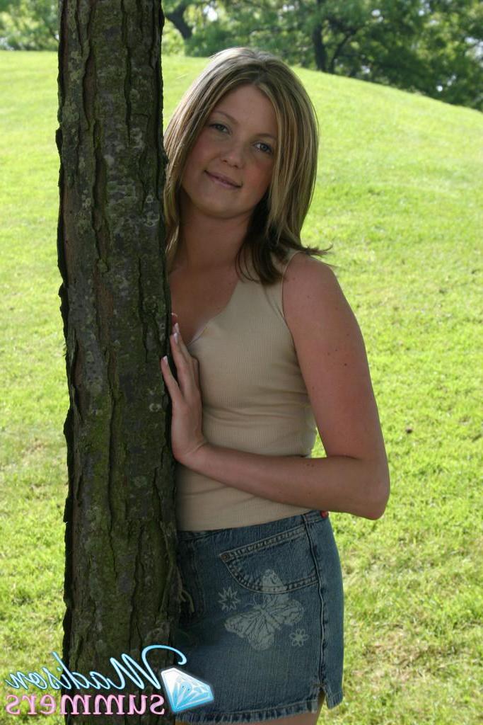 20P Pictures of teen Madison Summers having some fun in the sun