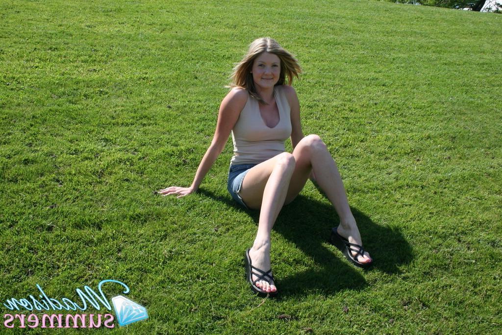 20P Pictures of teen Madison Summers having some fun in the sun