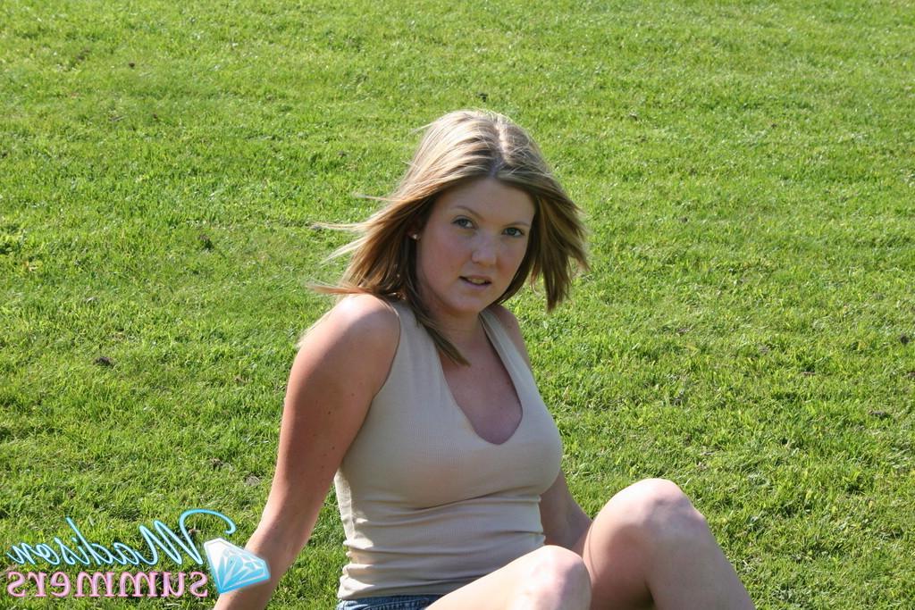 20P Pictures of teen Madison Summers having some fun in the sun