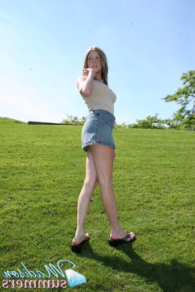 20P Pictures of teen Madison Summers having some fun in the sun