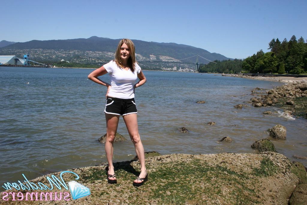 20P Pictures of teen Madison Summers flashing outside