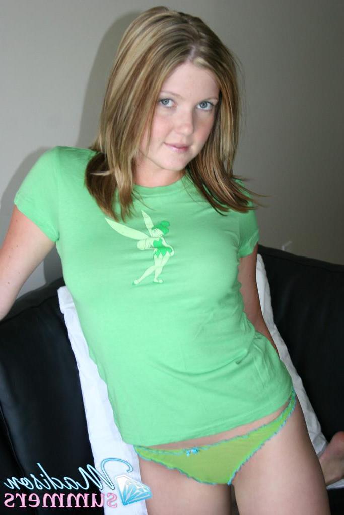 20P Pictures of teen babe Madison Summers exposing herself on the couch