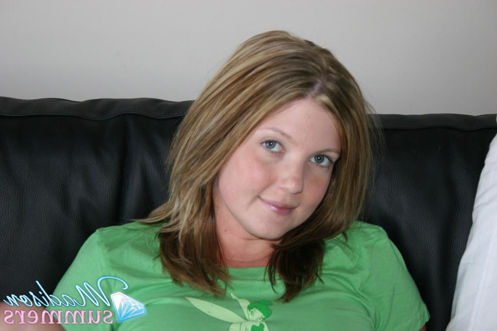 20P Pictures of teen babe Madison Summers exposing herself on the couch