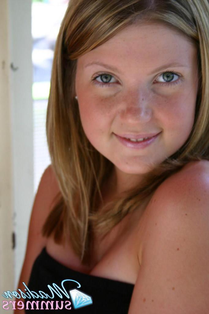 20P Pictures of teen girl Madison Summers flashing at a train station
