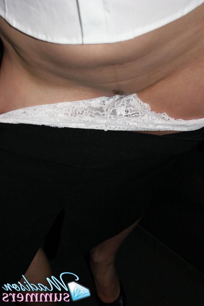 20P Pictures of teem secretary Madison Summers flashing you on the elevator