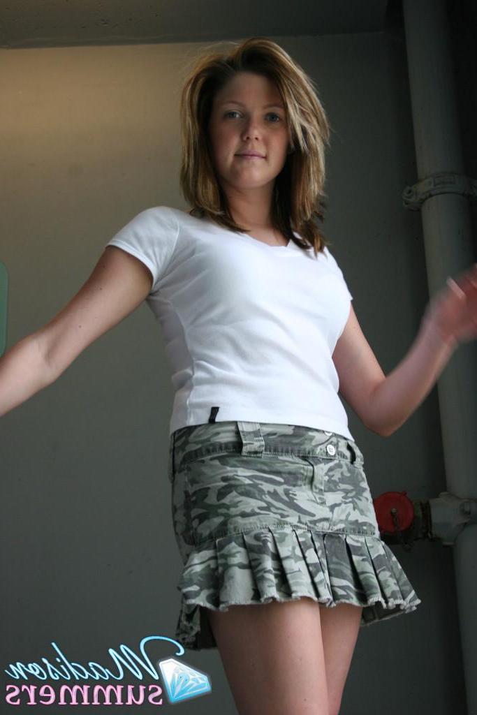 18P Pictures of teen star Madison Summers flashing her tits at you