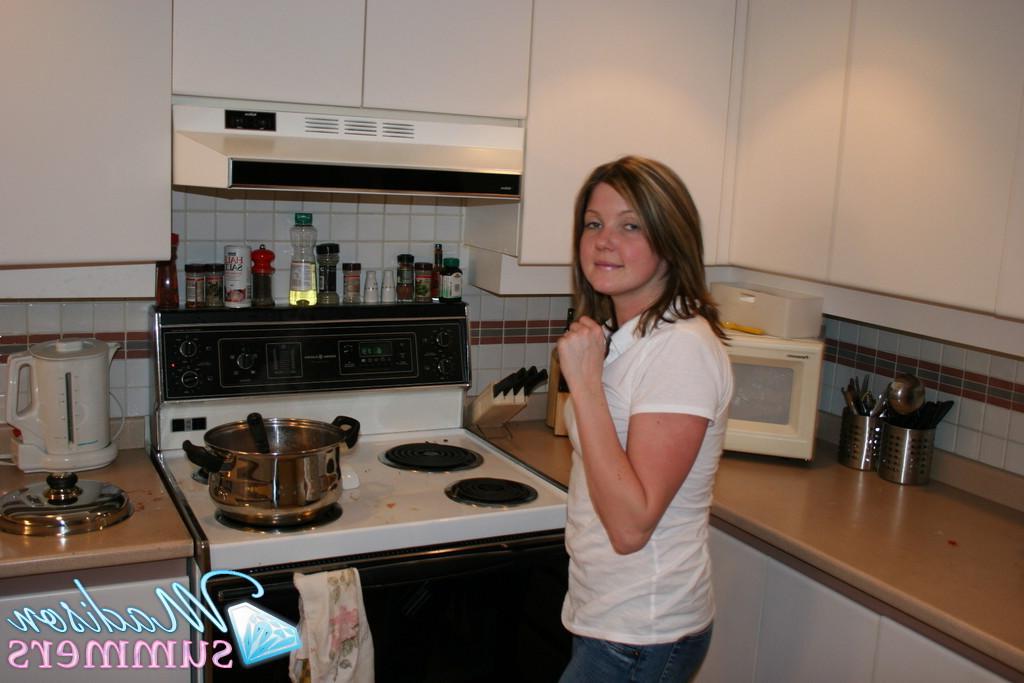 20P Pictures of Madison Summers flashing at home