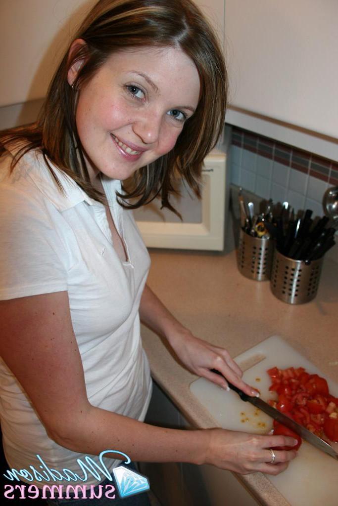 20P Pictures of Madison Summers flashing at home