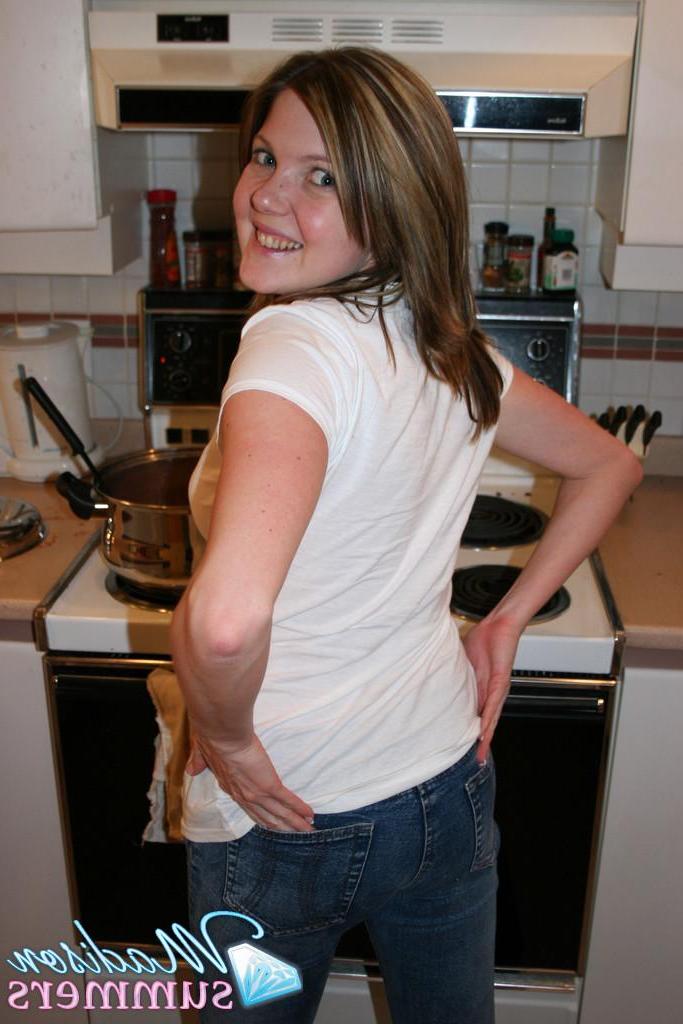 20P Pictures of Madison Summers flashing at home