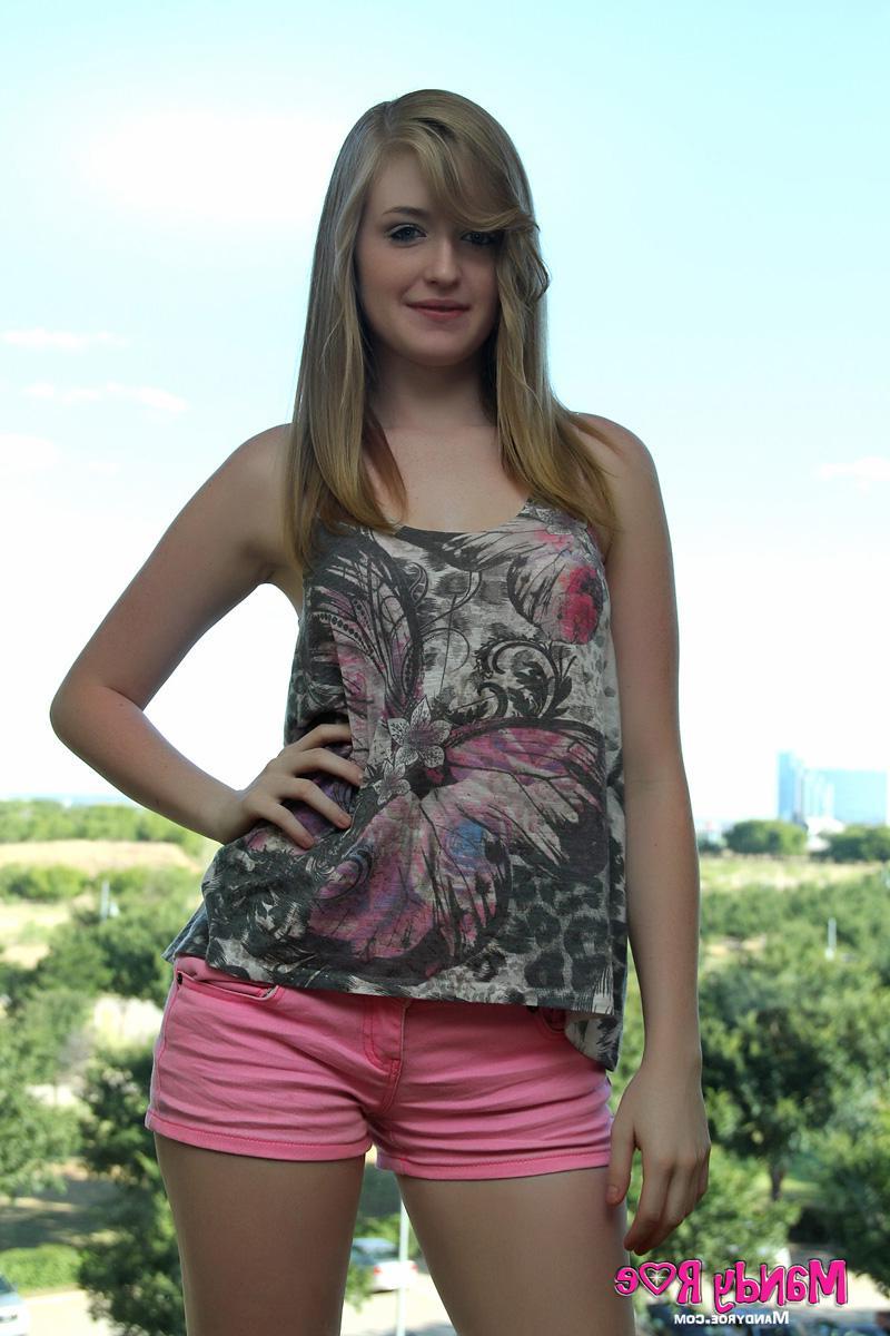 16P Pictures of hot teen girl Mandy naked in front of the window