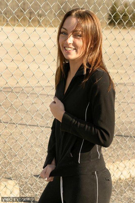 20P Pictures of teen girl Mandy's Diary flashing while she plays tennis