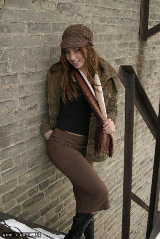 20P Pictures of teen porn babe Mandy's Diary flashing outside on a cold day