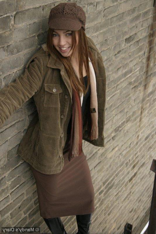 20P Pictures of teen porn babe Mandy's Diary flashing outside on a cold day