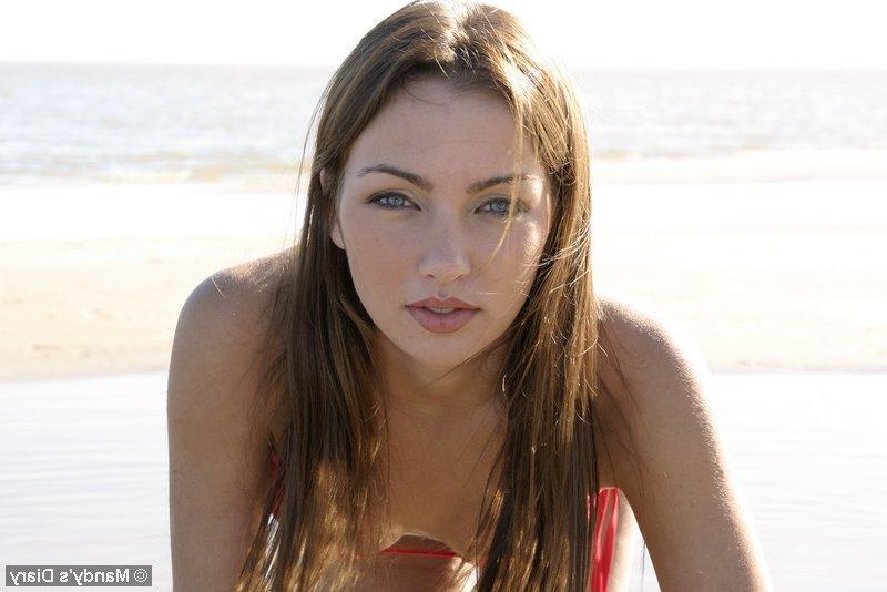 20P Pictures of Mandy\'s Diary naked on the beach