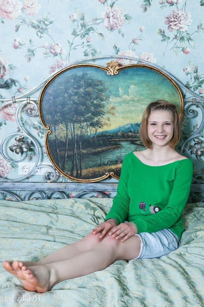 16P Teen girl Maria M shows you her hairy bush in bed