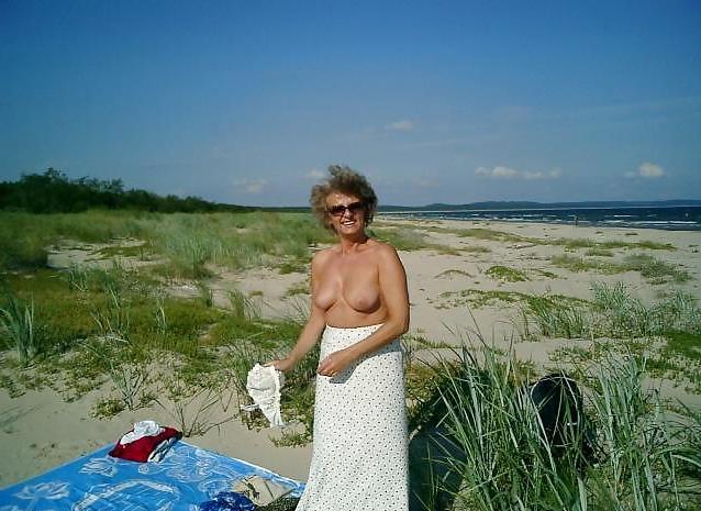 25P Slut at the Beach