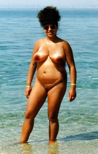 25P Slut at the Beach
