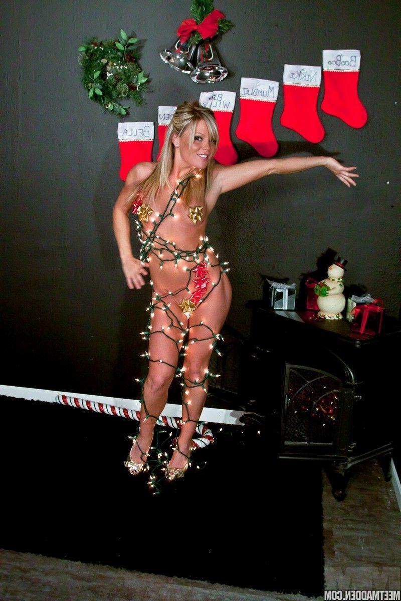 15P Pictures of Meet Madden putting up the best xmas decorations ever