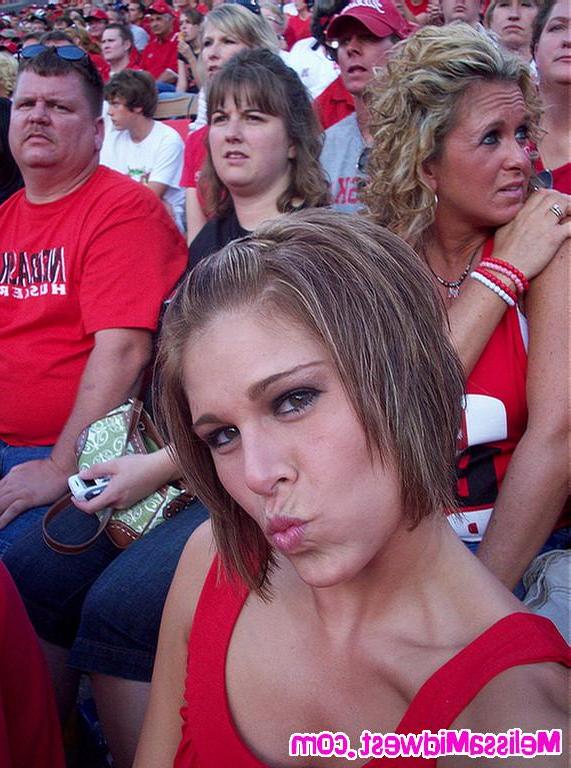 20P Pictures of teen Melissa Midwest flashing at a huskers game