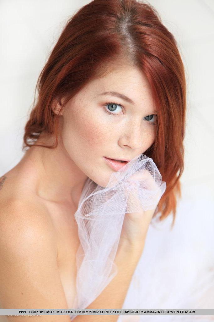 18P Pictures of redhead hottie Mia Sollis spreading her legs for you