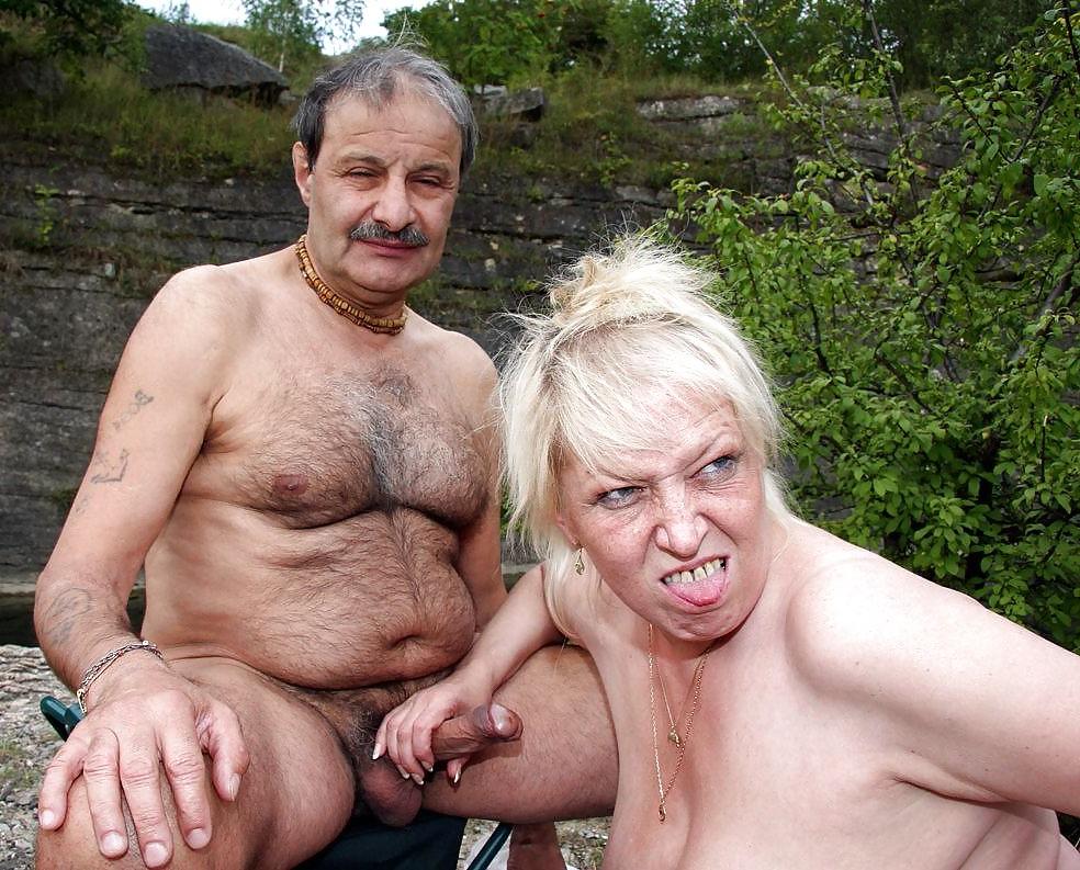 25P OLD MAN  -  MATURE WOMAN (MIX)