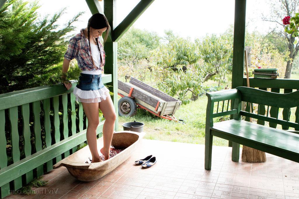 16P Minnie Manga and Vanda Lust have hot lesbian fun at a vineyard