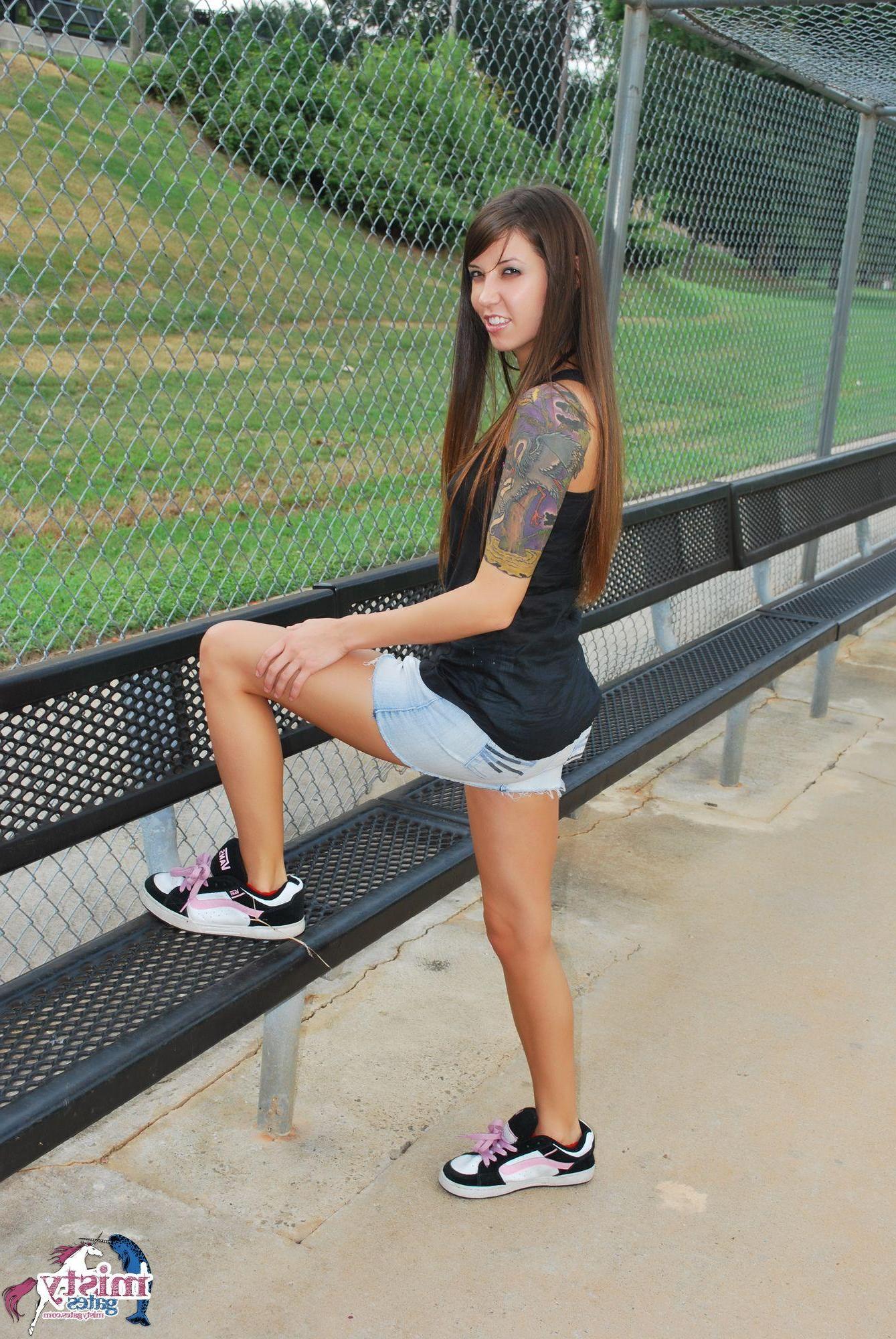 15P Pictures of teen Misty Gates flashing her titties outside