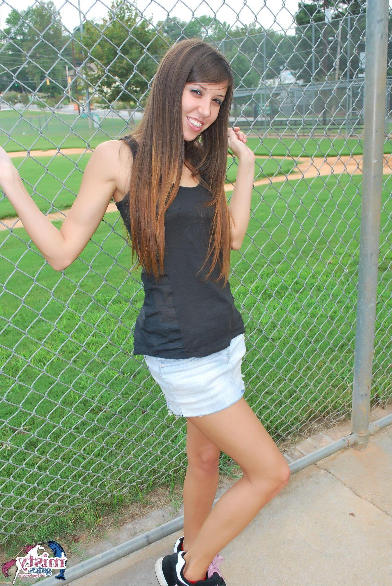 15P Pictures of teen Misty Gates flashing her titties outside