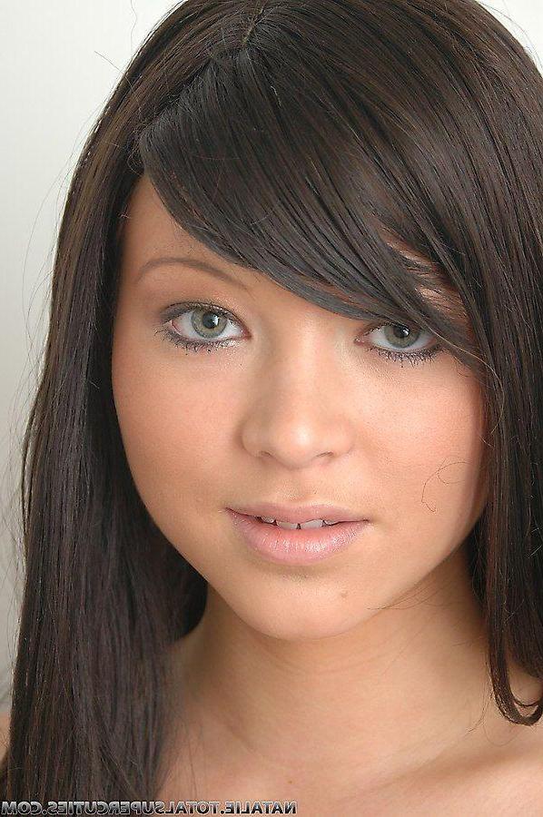 20P Pictures of teen girl Natalie Banks showing you her pussy