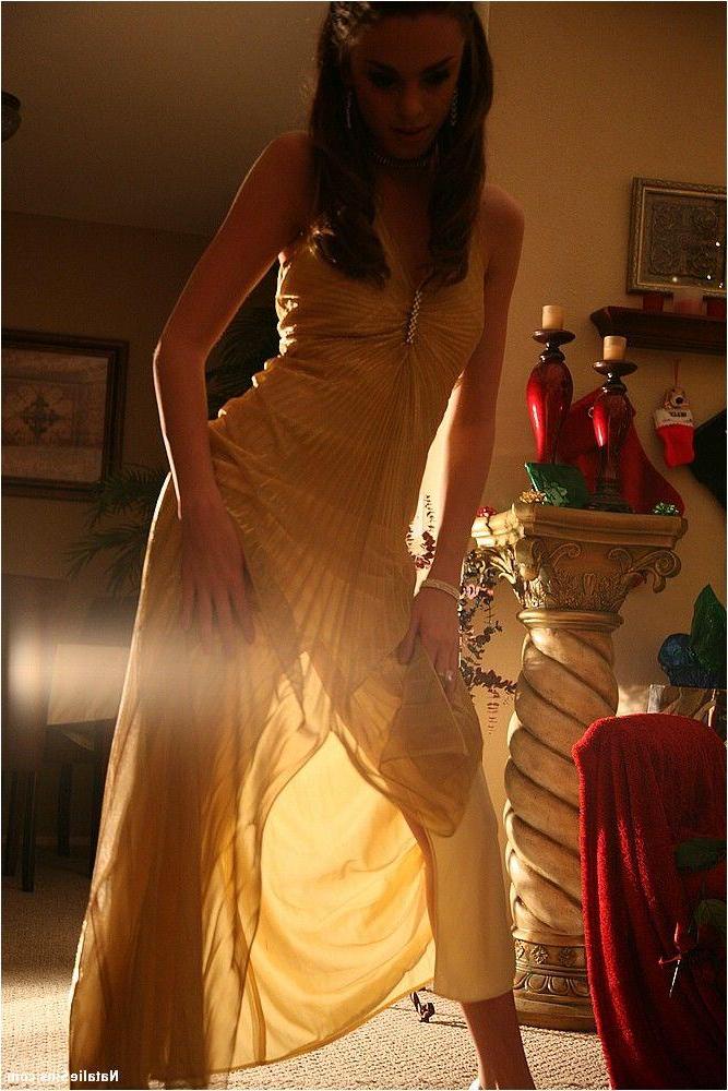 14P Pics of Natalie Sins ready for you by the tree