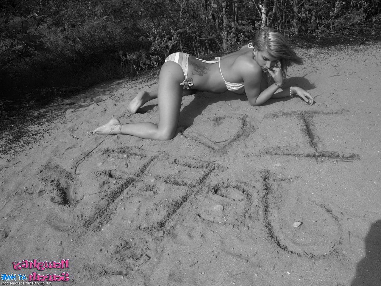 15P Pictures of on a beach in black and white