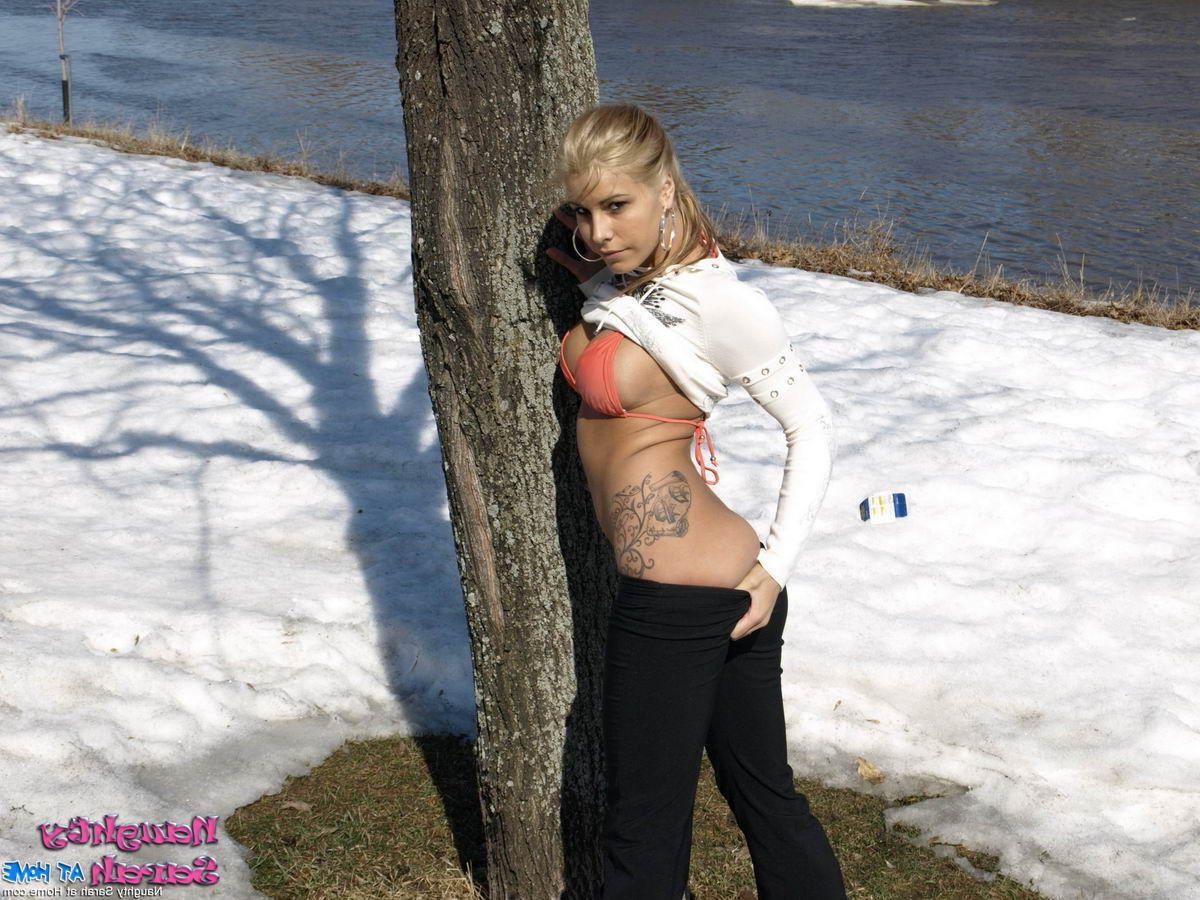 15P Pictures of teen Naughty Sarah flashing out in the cold