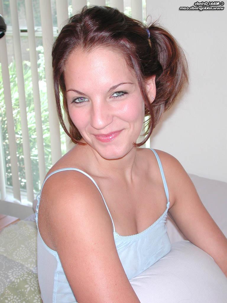 20P Pictures of Nikki Grinds flashing her perky boobs
