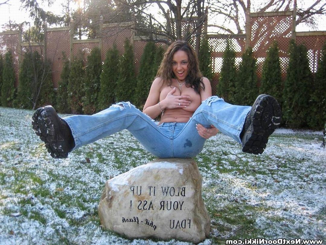15P Next Door Nikki teases us outside