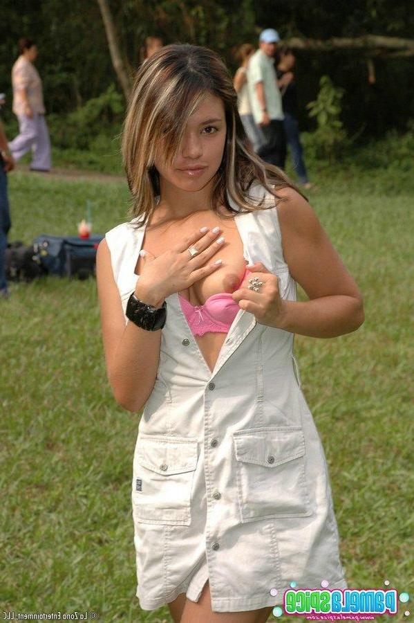 15P Pictures of teen Pamela Spice flashing her tits outside