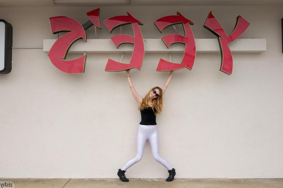 8P Hot coed Phoebe Keller teases in her tight yoga pants