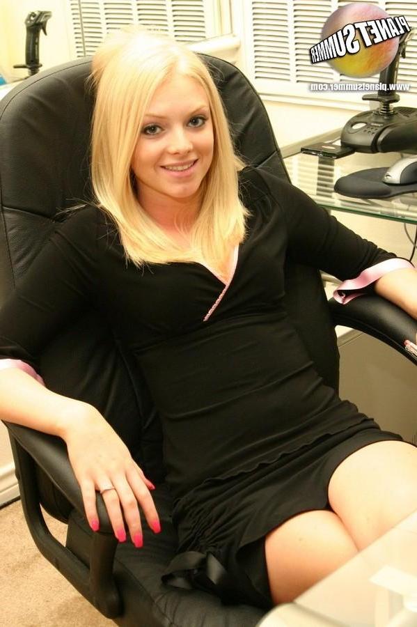 20P Pictures of Planet Summer as your sexy secretary