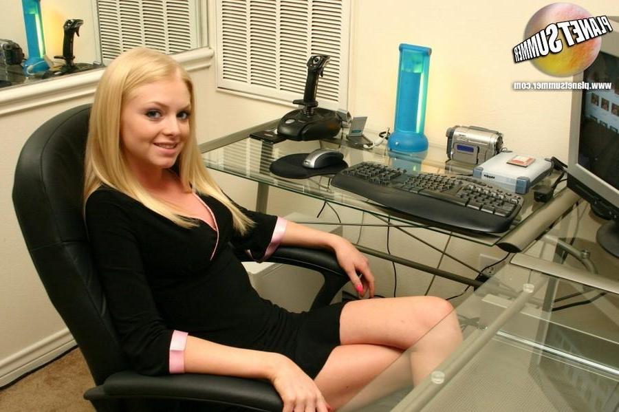 20P Pictures of Planet Summer as your sexy secretary