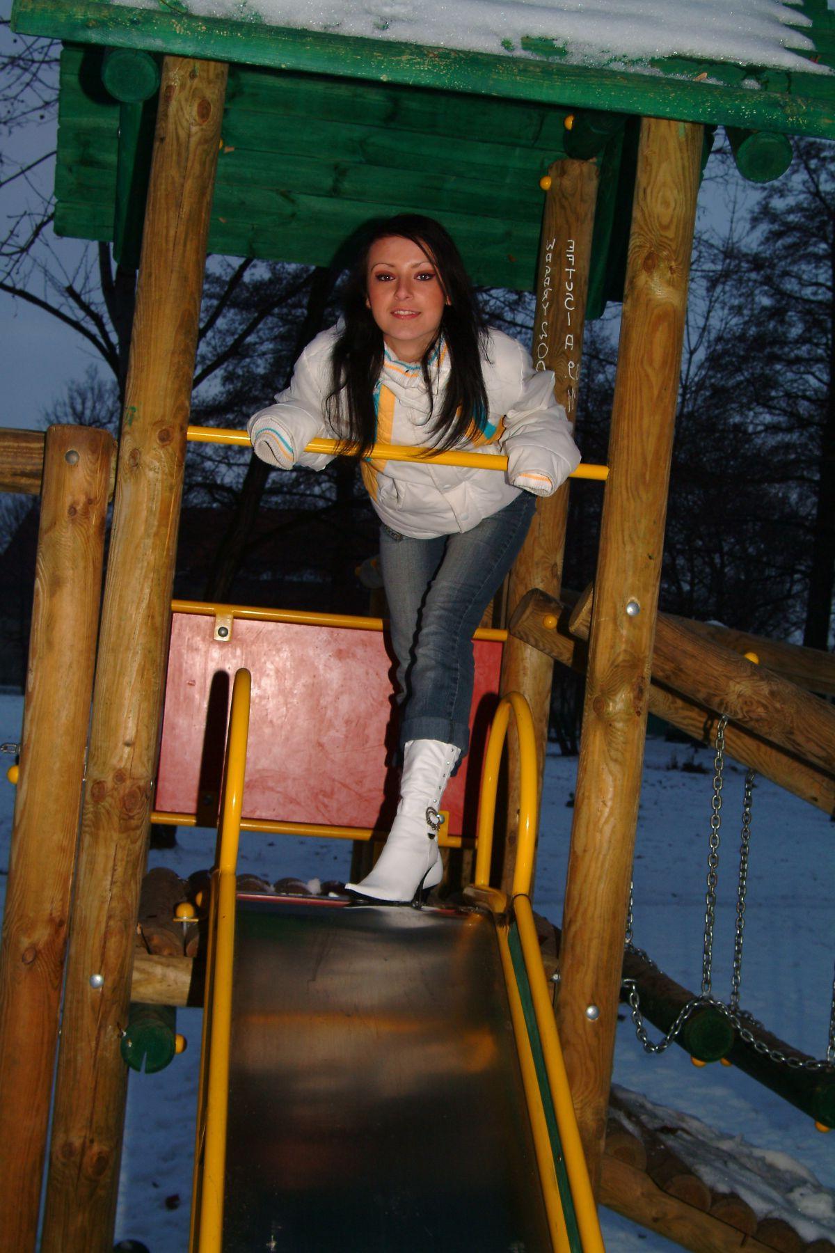 15P Pictures of teen Playful Jessica flashing outside in the cold