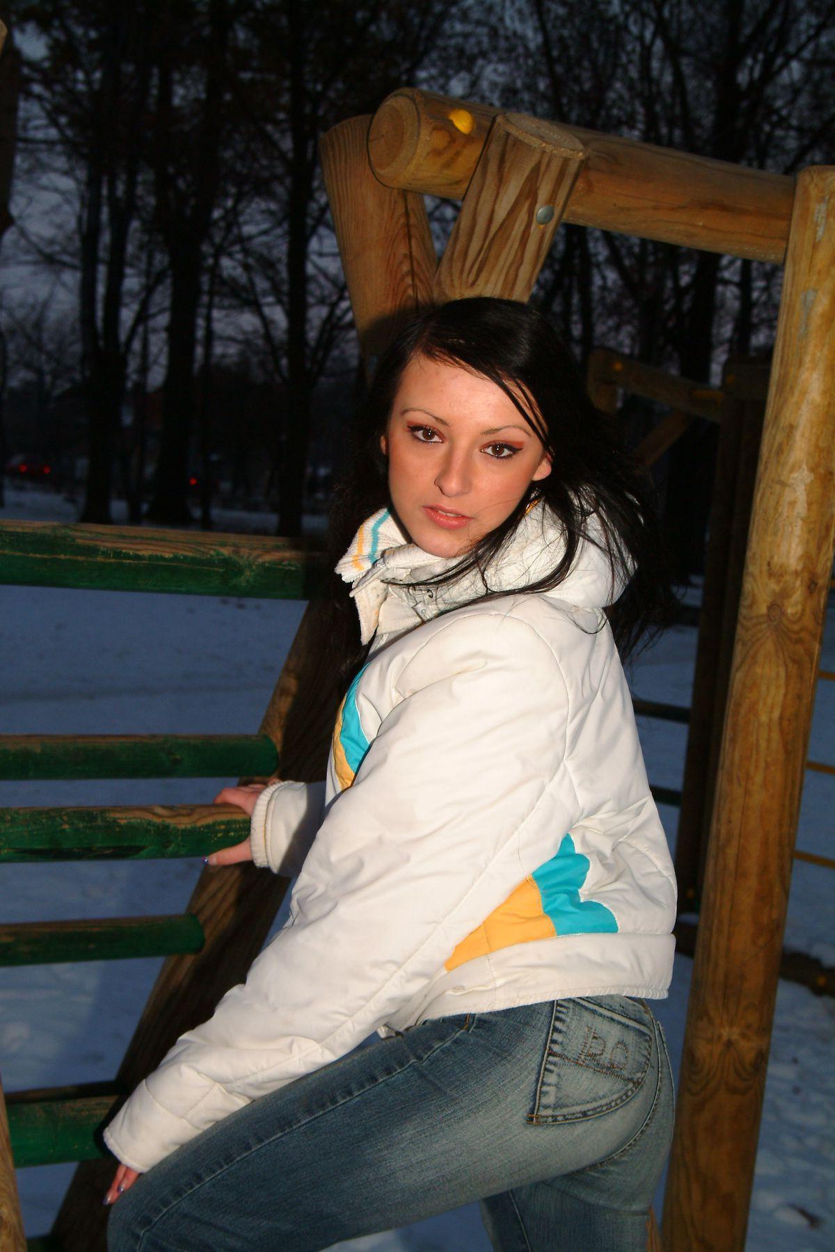 15P Pictures of teen Playful Jessica flashing outside in the cold