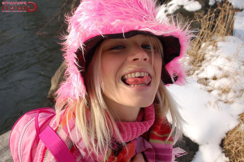 15P Pictures of Private Gwen flashing in the snow