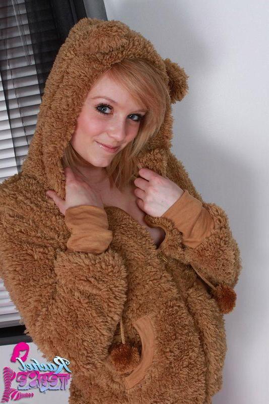16P Pictures of teen nympho Rachel Tease living up to her name