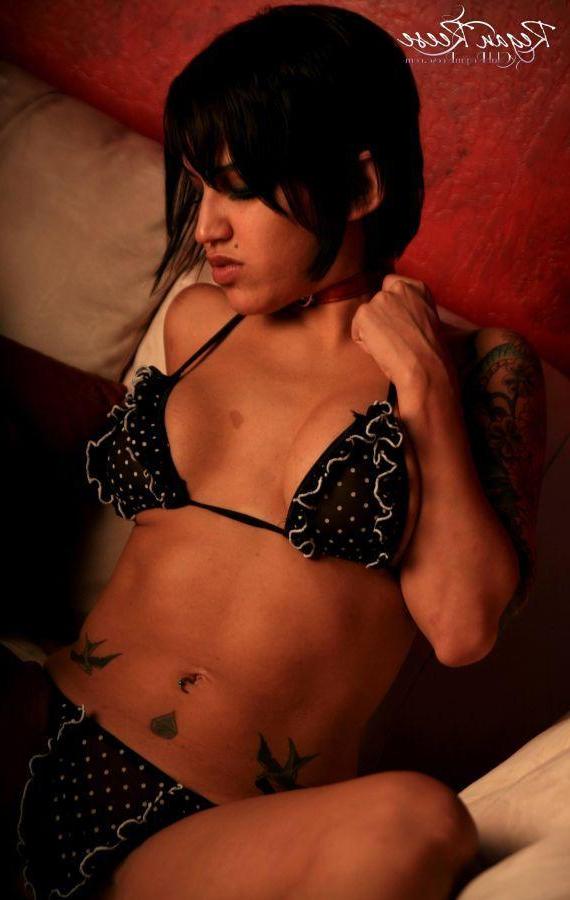 15P Pictures of teen nympho Regan Reese spreading for your cock